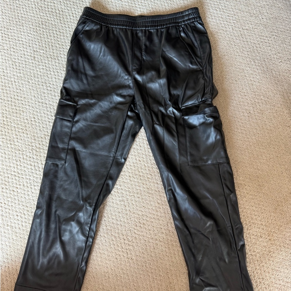 GAP Women’s Sleek Black pleather cropped Cargo Pants
